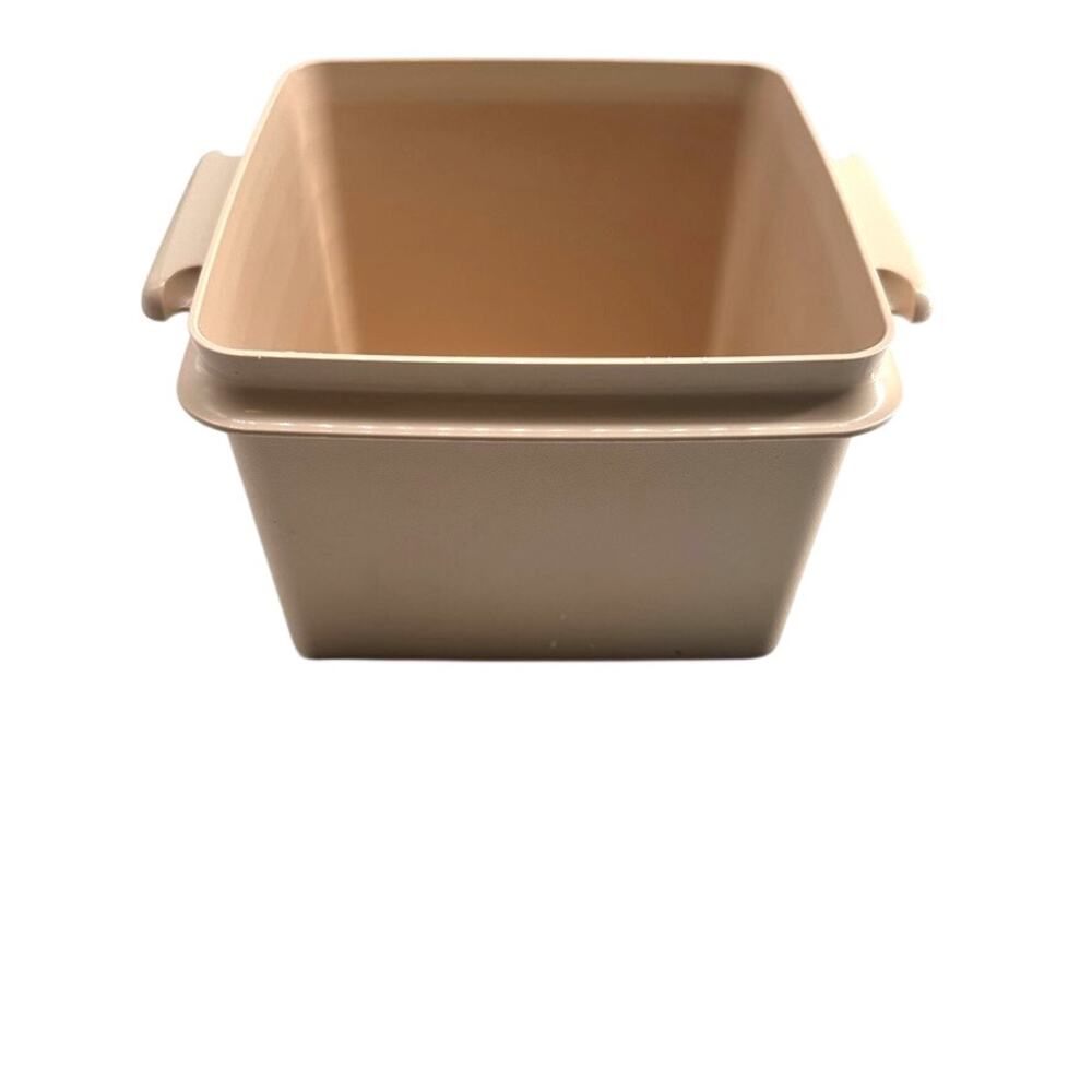 Vintage Tupperware Lunch Box Sandwich Keeper Container Base 1674 No Lid USA